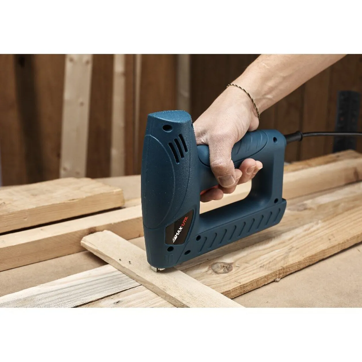 Agrafeuse cloueuse et accessoires