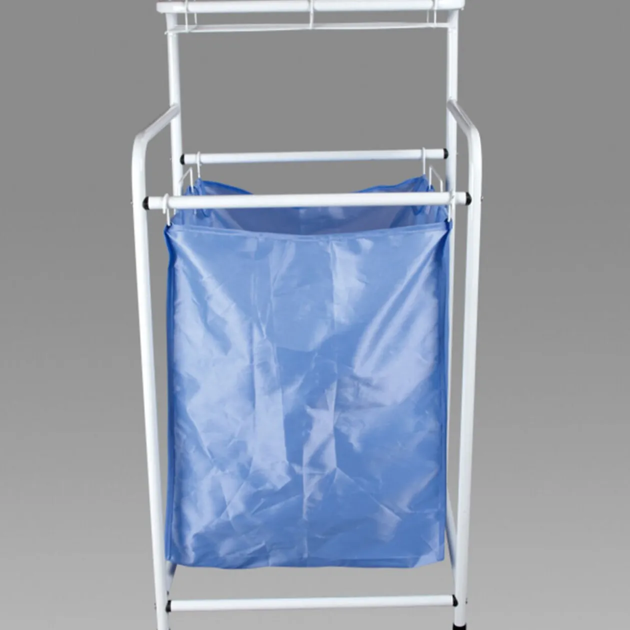 Bac à linge et étagère