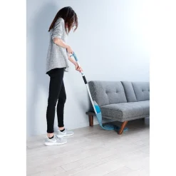 Balai avec réservoir spray intégré et manche flexible