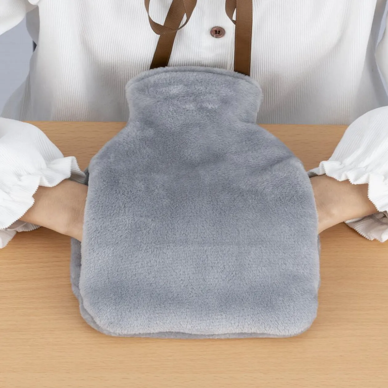 Bouillotte chauffe mains 780ml effet fourrure grise 16x25cm