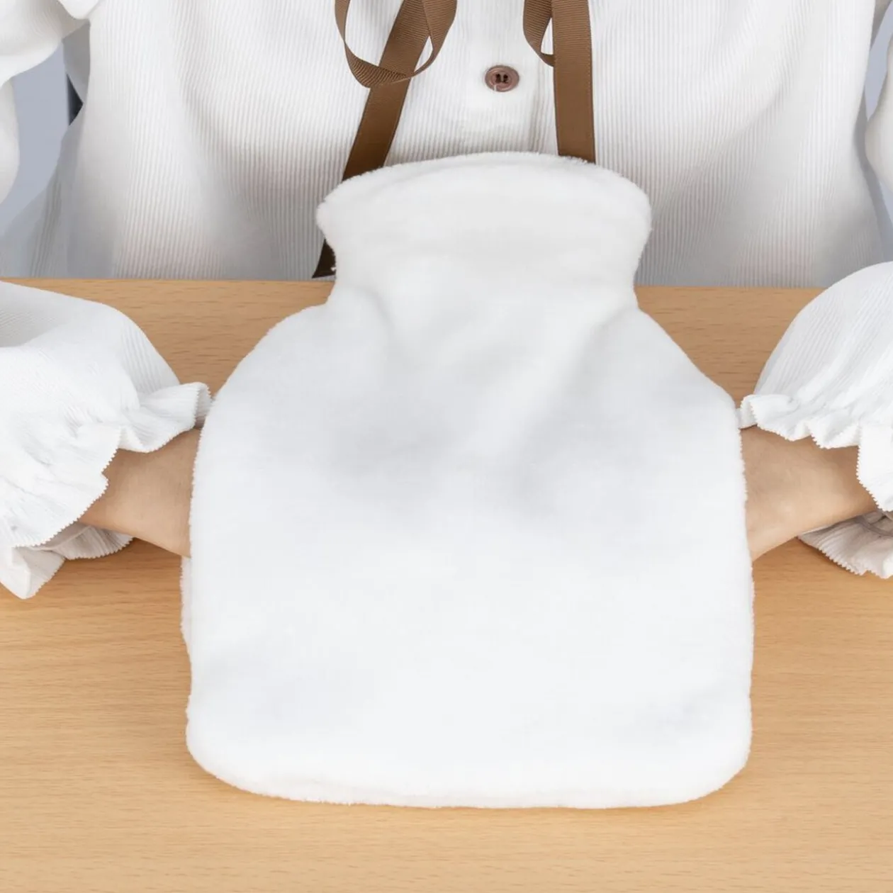 Bouillotte chauffe mains 780ml effet fourrure grise 16x25cm