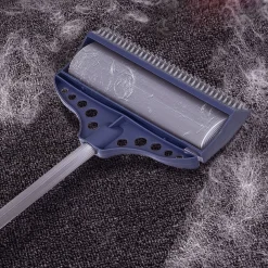 Brosse adhésive avec manche télescopique