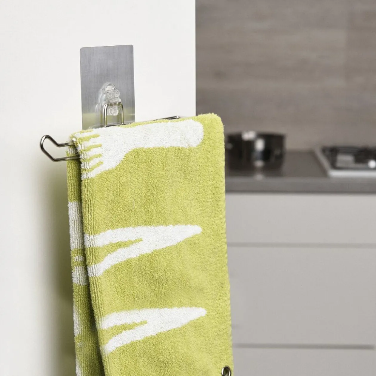 Distributeur essuie tout adhésif