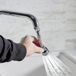 Embout robinet brise-jet flexible