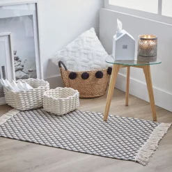 Grande panière en osier à pompons