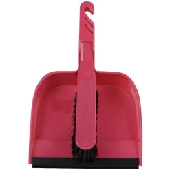 Pelle avec sa balayette en plastique