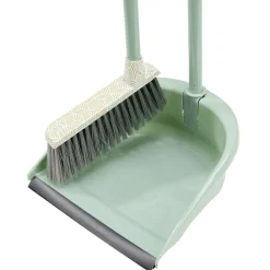 Pelle balayette aéroport vert