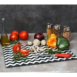 Planche à découper noire et blanche motif zigzag