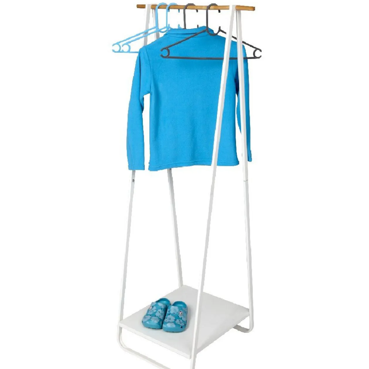 Portant vêtements simple