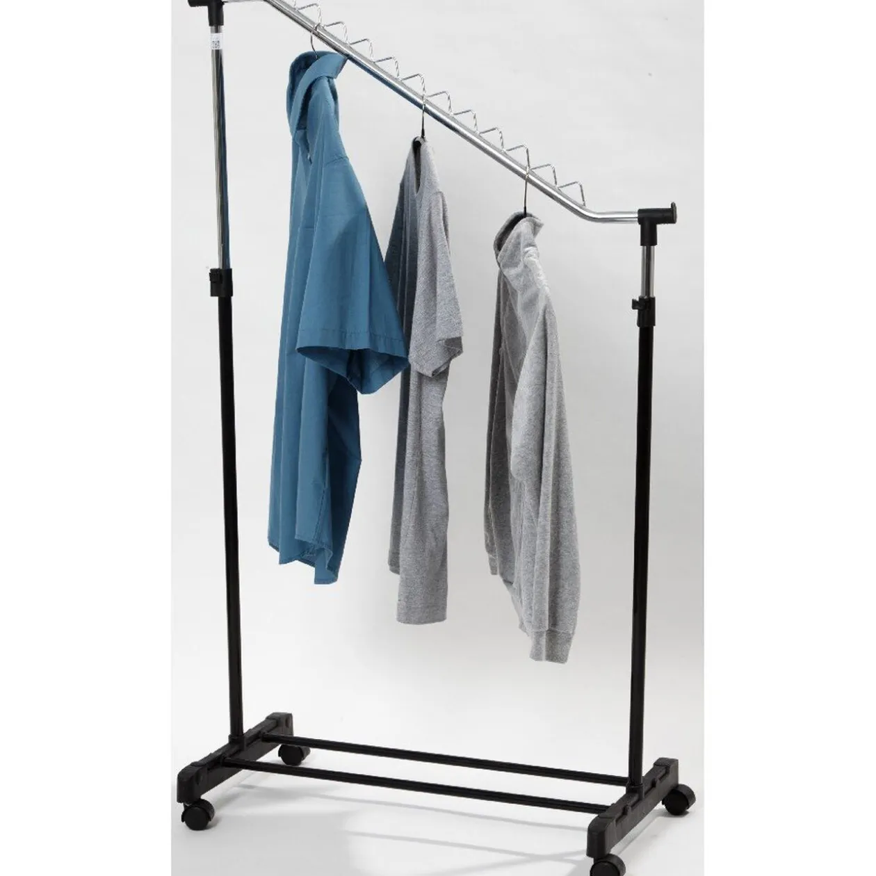 Portant vêtements simple incliné