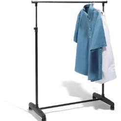 Portant vêtements simple noir