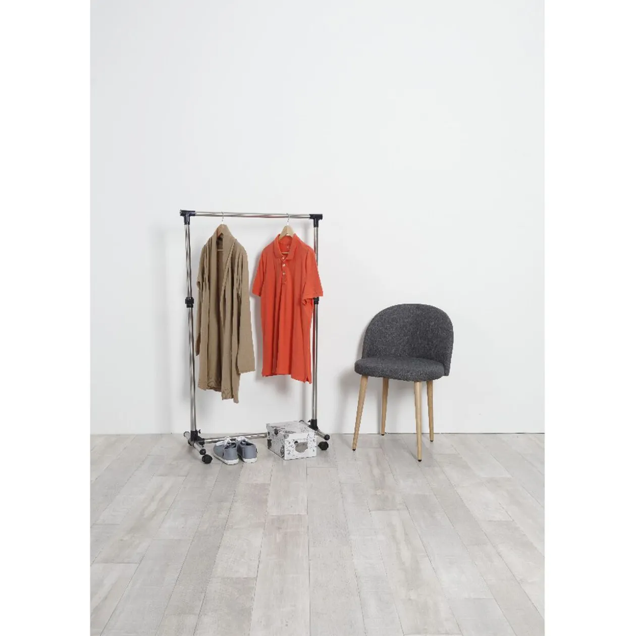 Portant vêtements tube simple noir