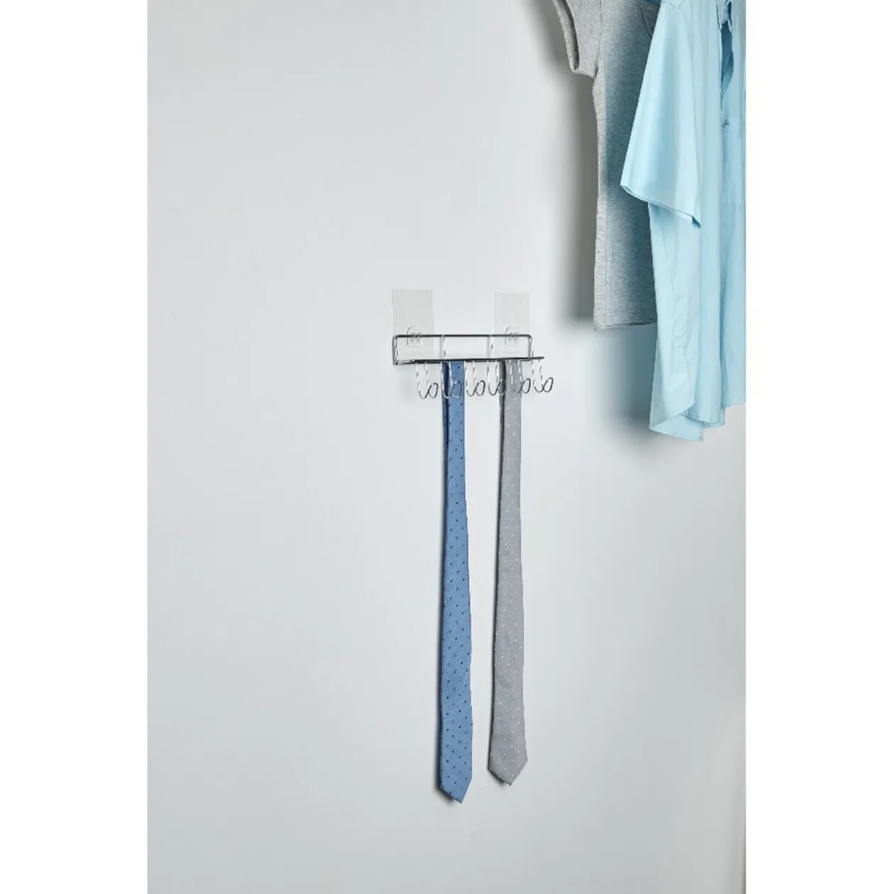 Porte ceinture et cravates autoadhésif