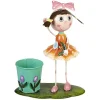 Pot métal avec figurine fillette robe
