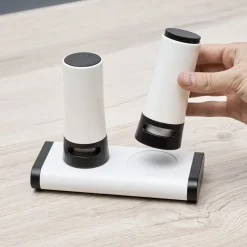 Salière et poivrière avec support aimanté